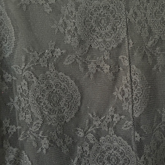 CAbi " Date Night" Black Floral Lace Sheath  Lined Sleeveless Cami Tank Blouse - Picture 6 of 12